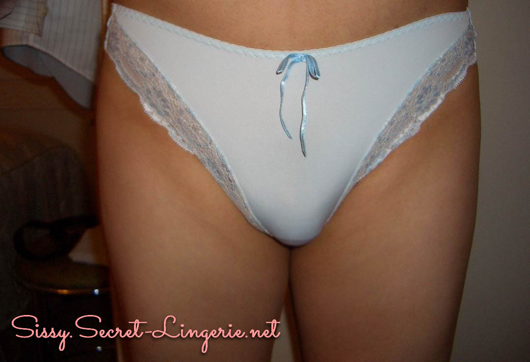 シンプルなパステルカラーのパンティと黒キャミ | 女装夫とレズビアン妻とミストレス娘