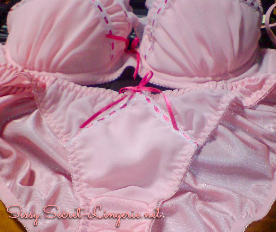 レズビアン神谷真唯の生き方 Episode4｜アソコの毛と女子高生の下着 | 女装夫とレズビアン妻とミストレス娘