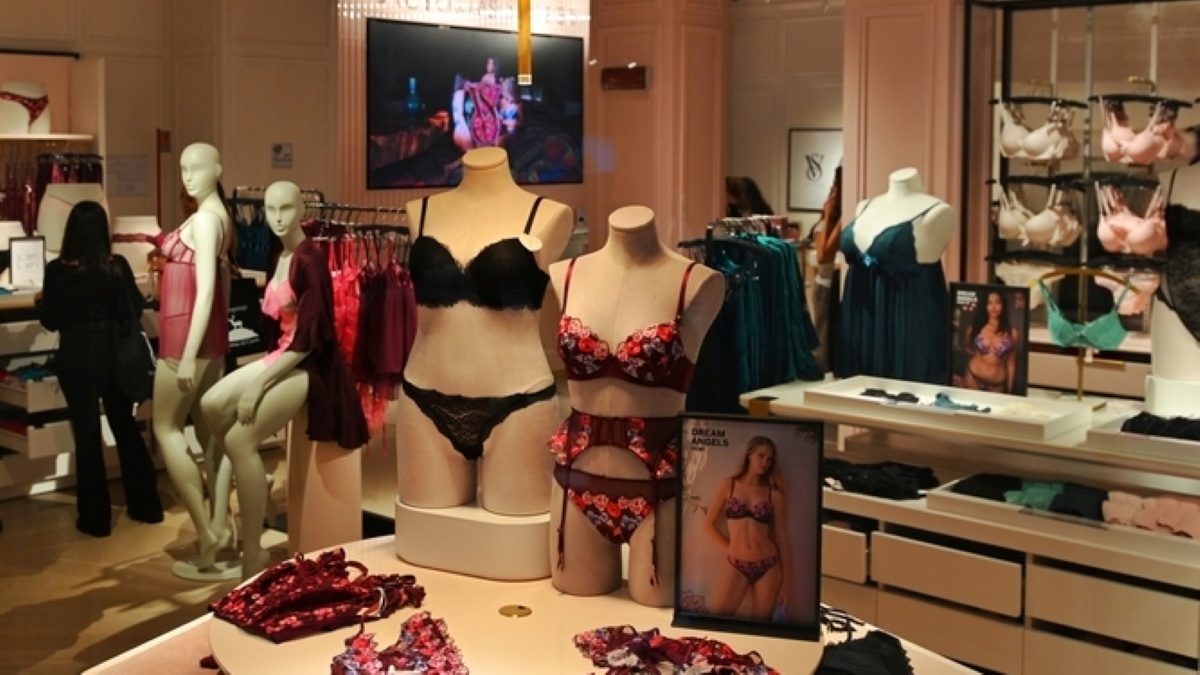 【レズビアン妻・小学生編4】母と下着屋さんへ | 女装夫とレズビアン妻とミストレス娘